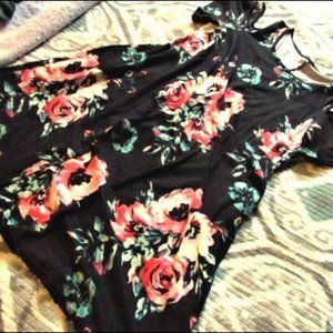 Flower swing shoulder peak dress